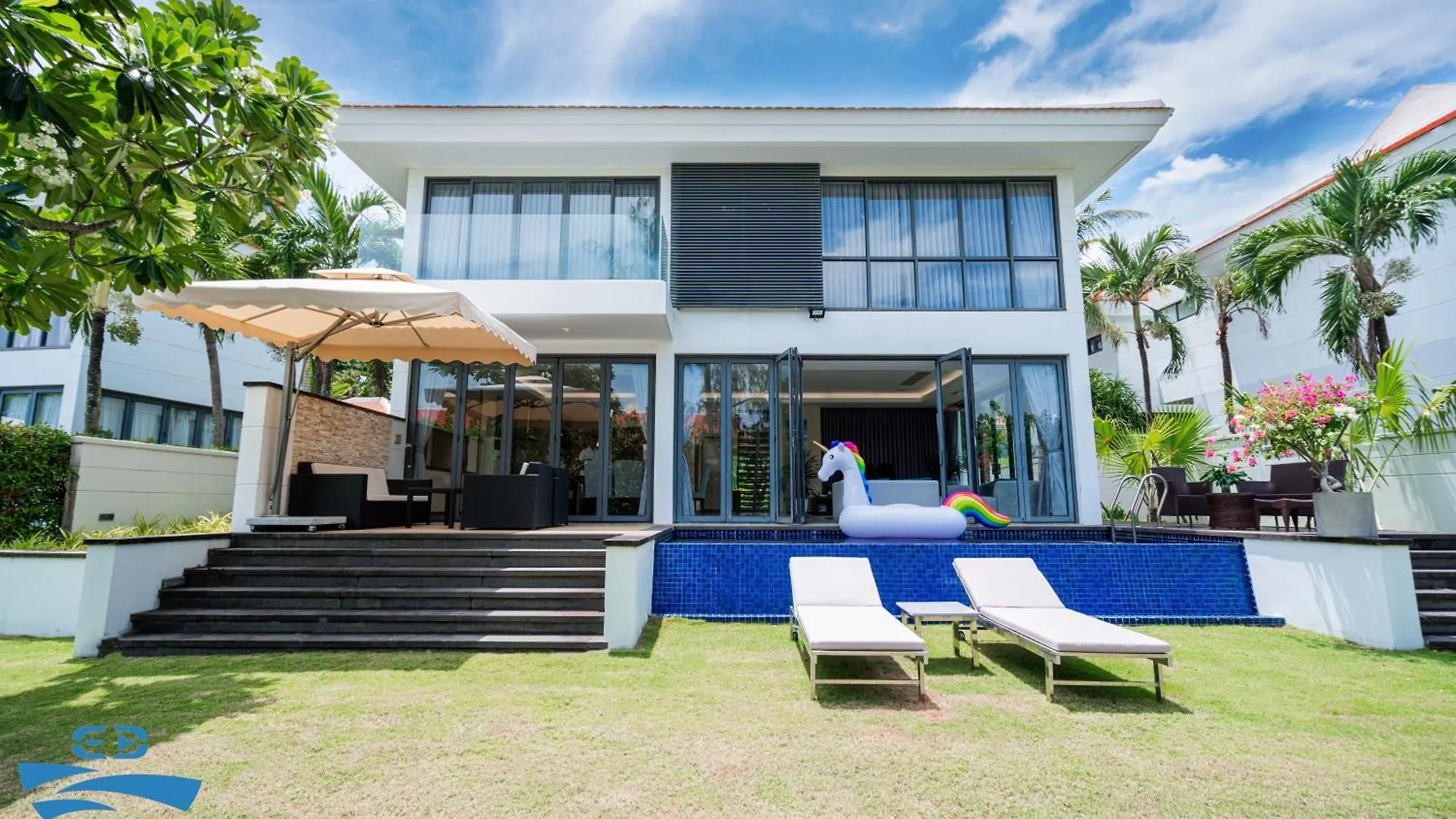 Ocean Breeze Villa Da Nang 0*,  Vietnam